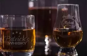 Whiskyglas mit Gravur