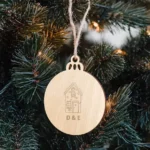 weihnachtskugel aus holz mit gravur