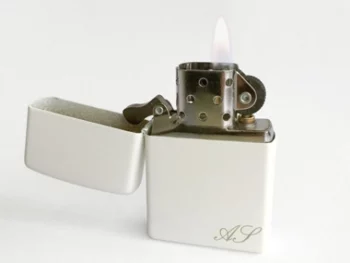 Zippo in weiß